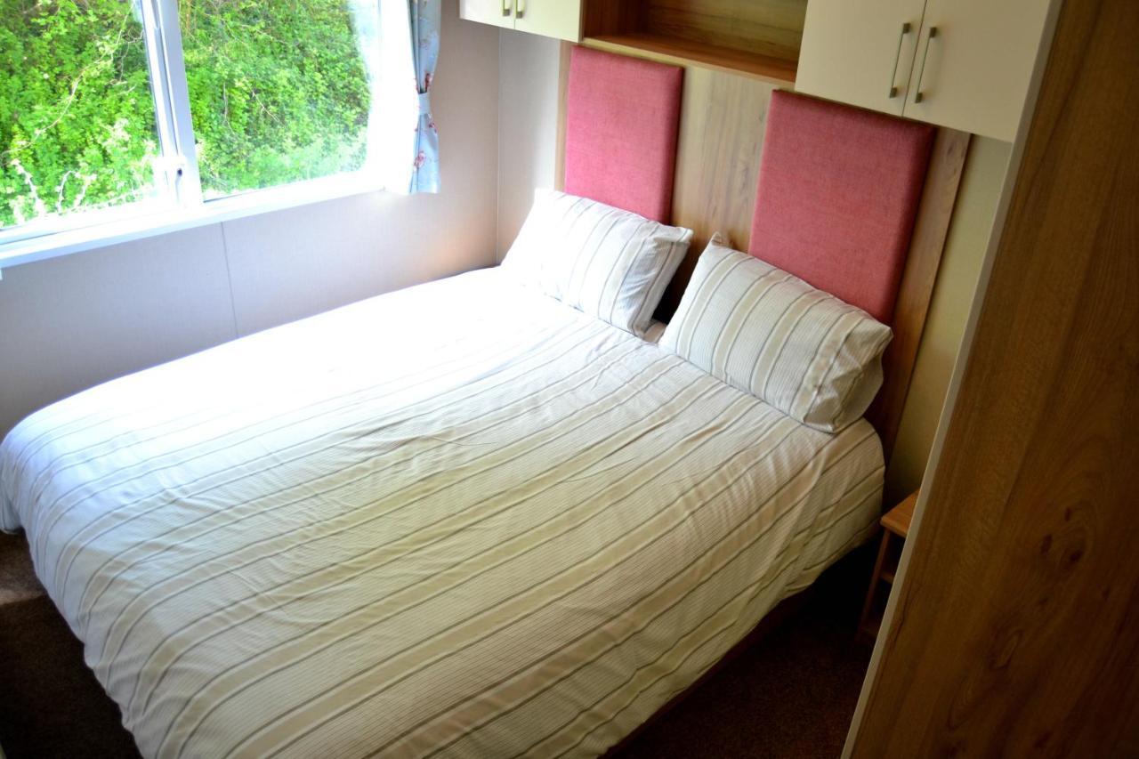 Hele Valley Holiday Park Ильфракомб Экстерьер фото